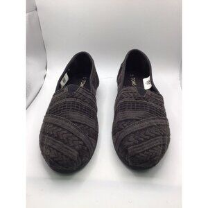 Woman’s Toms Black 7W